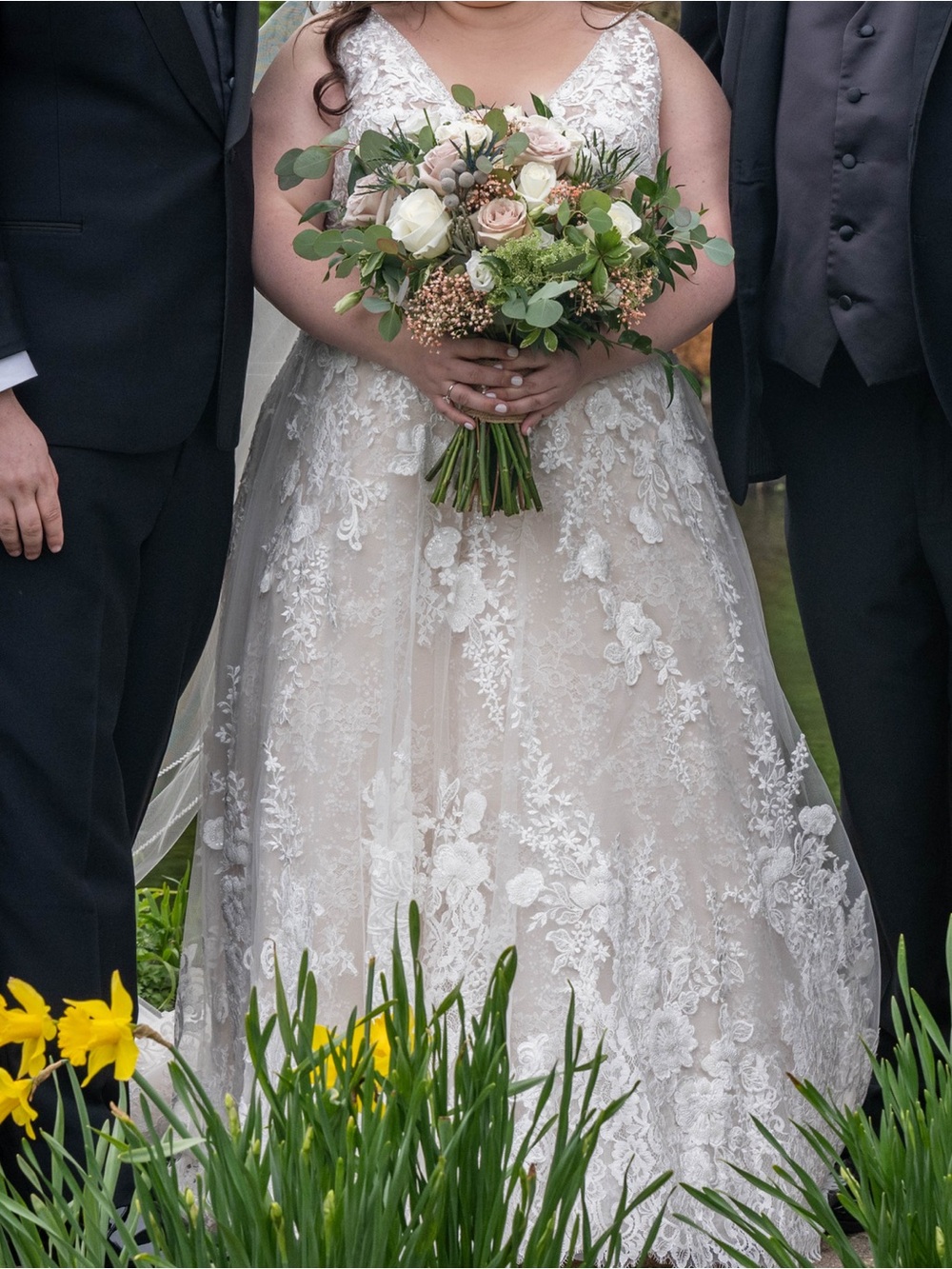 Elegant Lace A-Line Wedding Dress in Ivory by